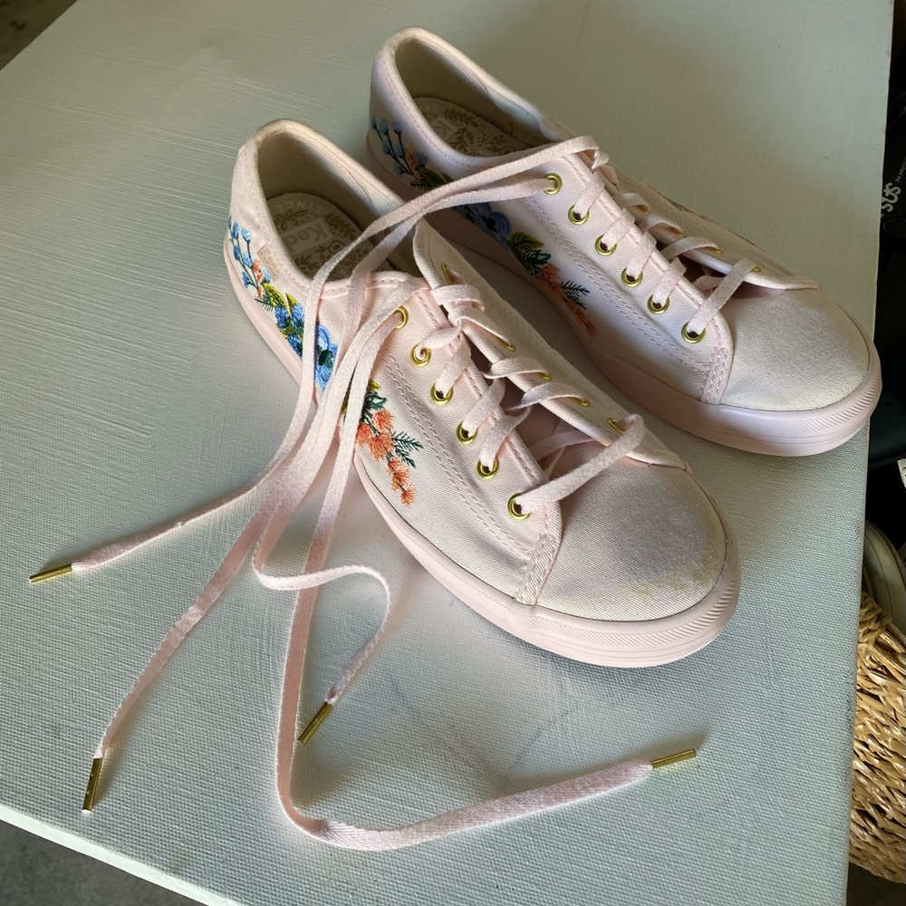 Baby pink keds for women, floral embroidery, suede accents, original laces sz 10